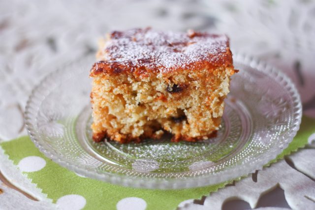Domowe ciasto marchewkowe – prosty przepis na deser!