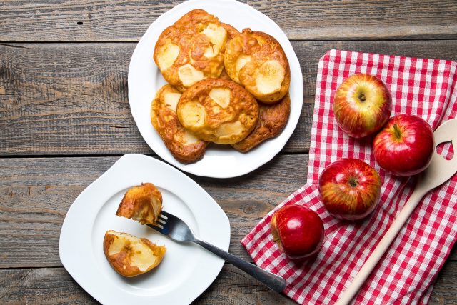 Racuchy z jabłkami – jak zrobić pyszne racuchy w domu?