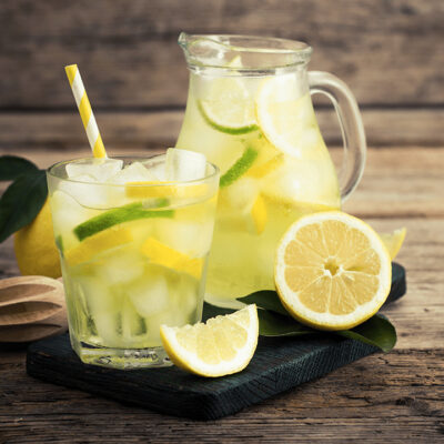 Lemoniada jak z restauracji - 3 przepisy na domową lemoniadę