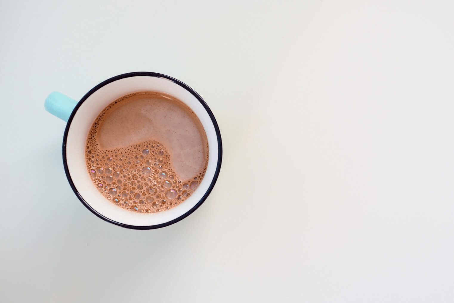 Jak zrobić pyszne kakao w domu? 4 przepisy, które pokochasz!